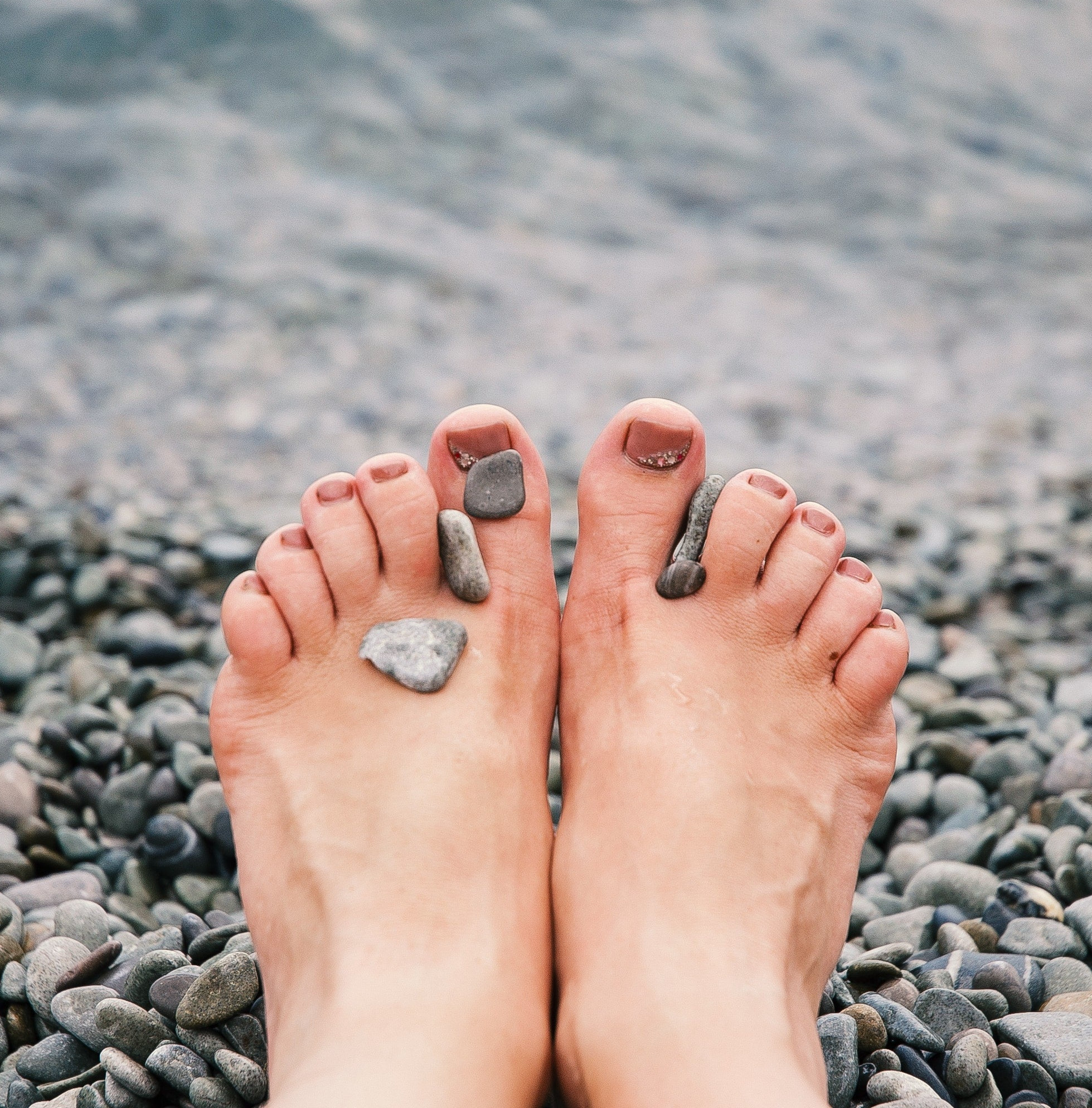 stones-on-woman-s-feet-1274061-min stones-on-woman-s-feet-1274061-min